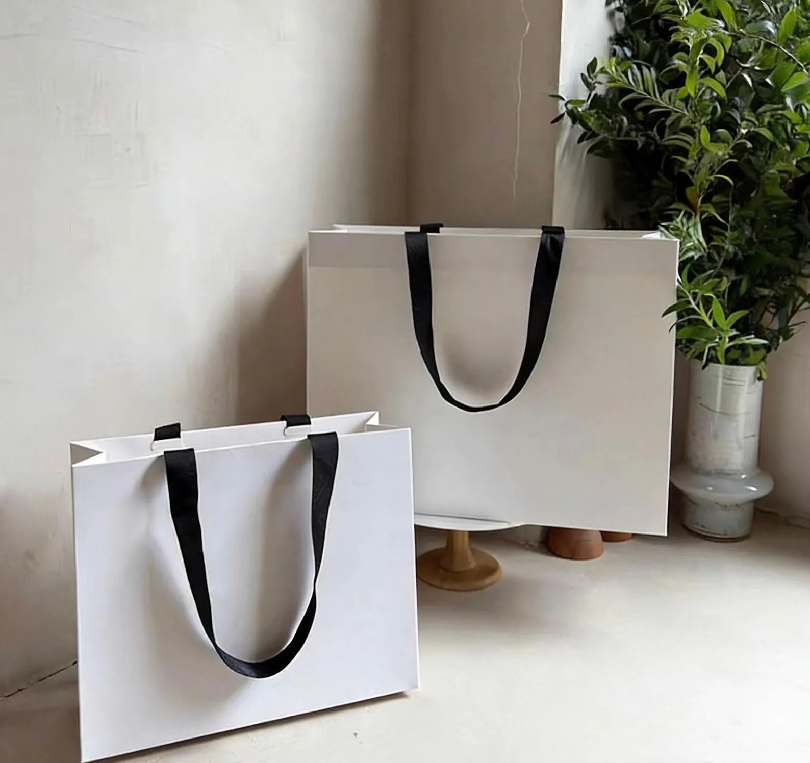Personalized customization for business use: parties, holidays, eco-friendly shopping bags.